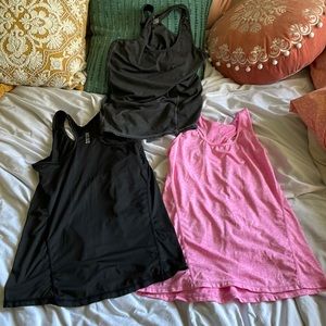 Set of 3 exercise tank tops